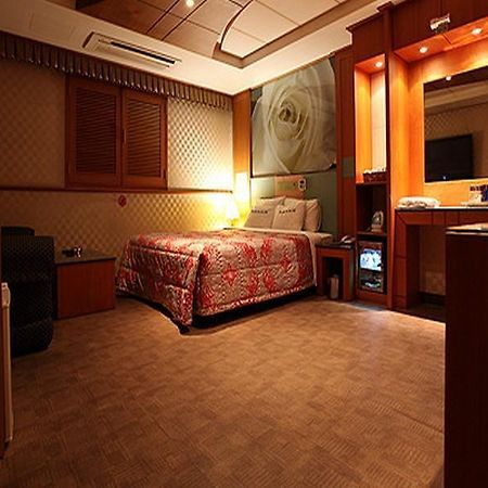 Rampart Hotel Suwon Exteriör bild