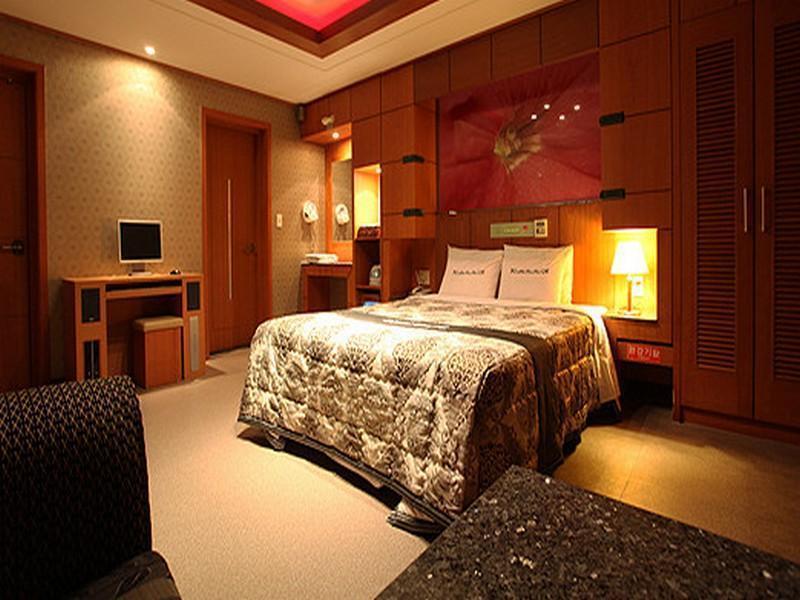 Rampart Hotel Suwon Exteriör bild